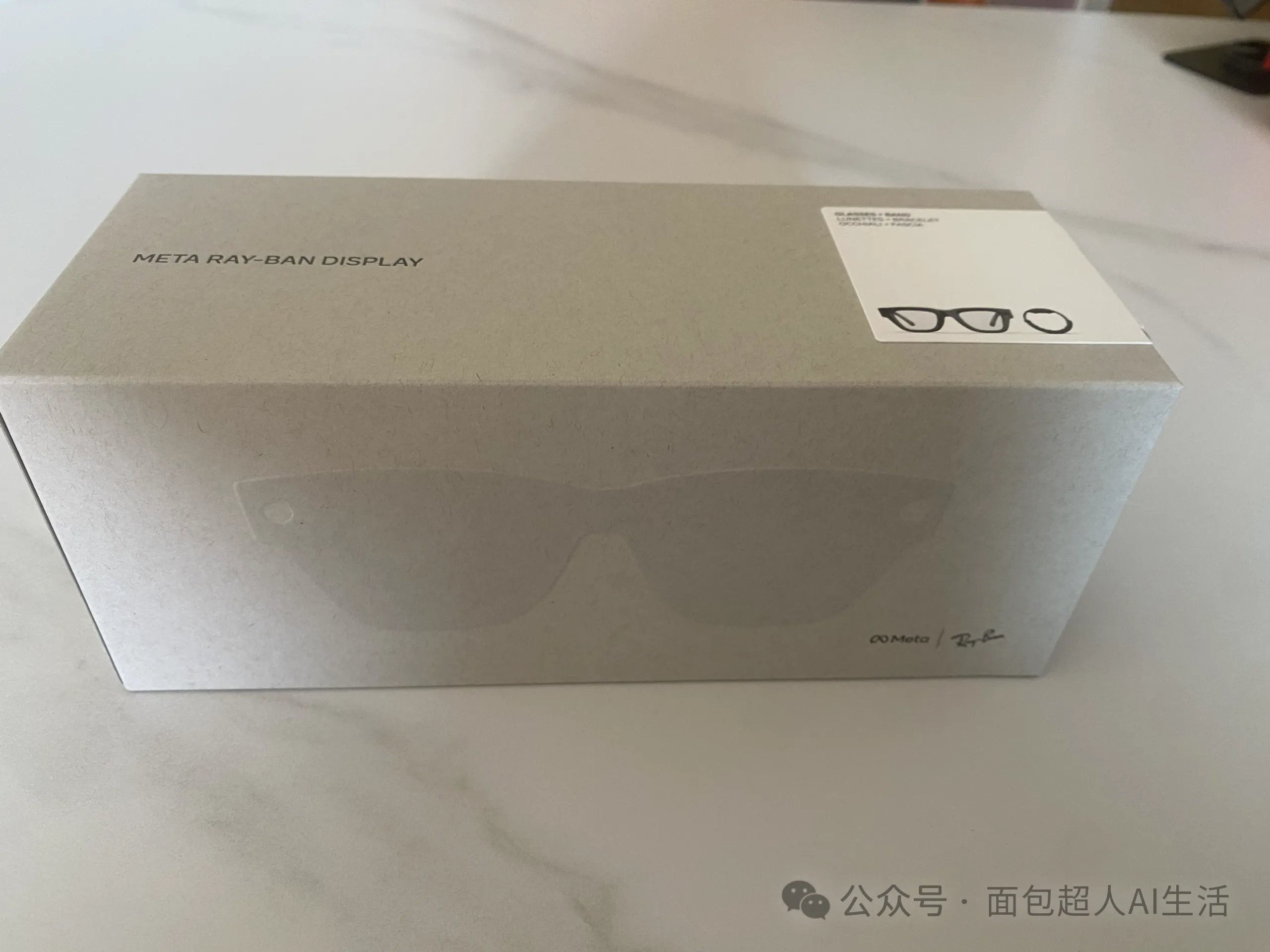 刚收到时的 Meta Ray-Ban Display 包装盒